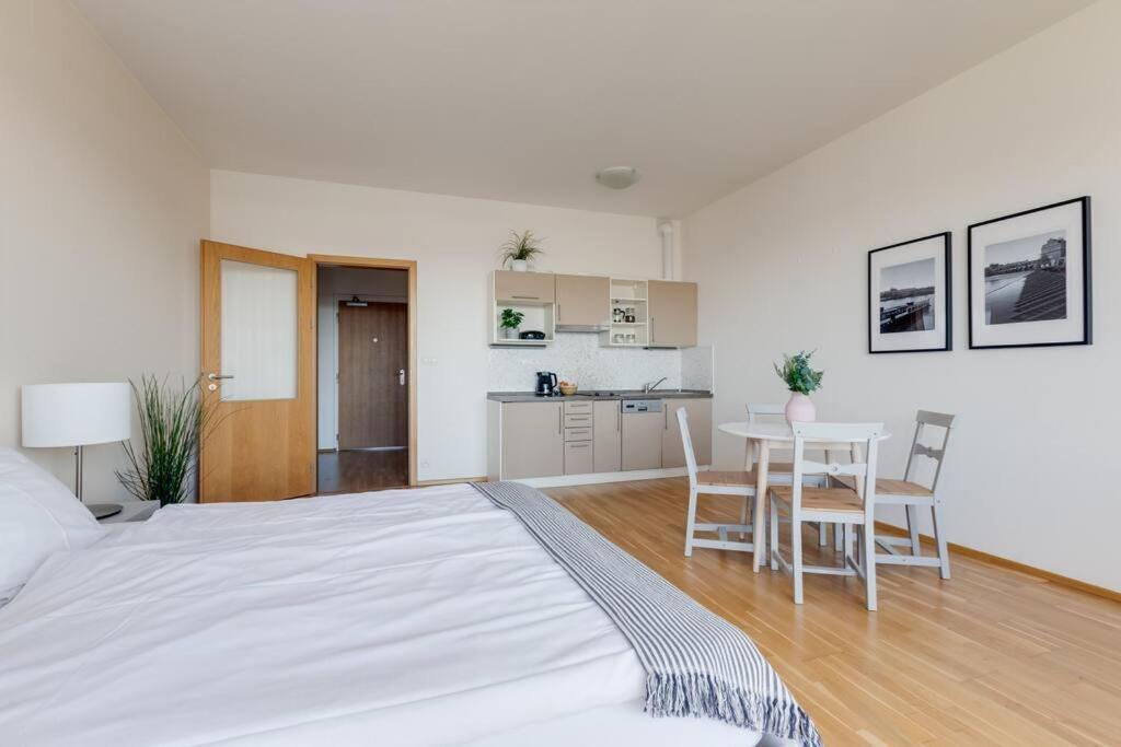 Jt'S Apartments Korunni Str. Prague Luaran gambar