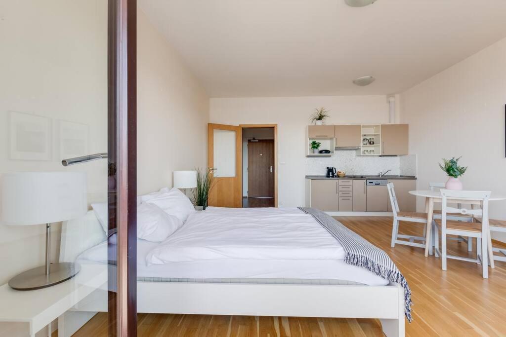 Jt'S Apartments Korunni Str. Prague Luaran gambar